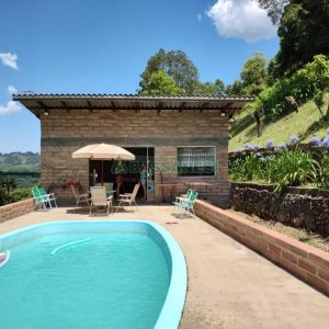 Chácara com 81307m², 4 dormitórios, 2 vagas, no bairro 3 Legua em Caxias do Sul para Comprar