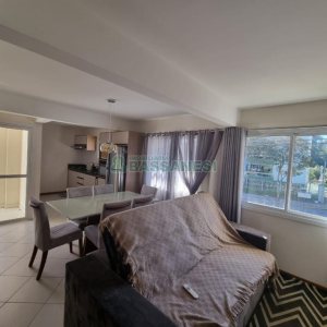 Sobrado com 94m², 3 dormitórios, 2 vagas, no bairro Treviso em Caxias do Sul para Comprar