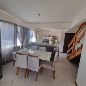 Sobrado com 94m², 3 dormitórios, 2 vagas, no bairro Treviso em Caxias do Sul para Comprar