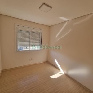 Sobrado com 94m², 3 dormitórios, 2 vagas, no bairro Treviso em Caxias do Sul para Comprar