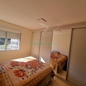 Sobrado com 94m², 3 dormitórios, 2 vagas, no bairro Treviso em Caxias do Sul para Comprar