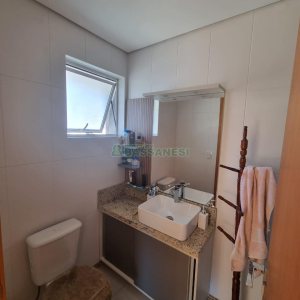 Sobrado com 94m², 3 dormitórios, 2 vagas, no bairro Treviso em Caxias do Sul para Comprar