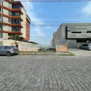 Terreno com 722m², no bairro Saint Etienne em Caxias do Sul para Comprar