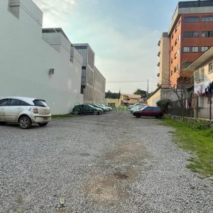 Terreno com 722m², no bairro Saint Etienne em Caxias do Sul para Comprar