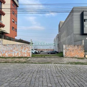 Terreno com 722m², no bairro Saint Etienne em Caxias do Sul para Comprar