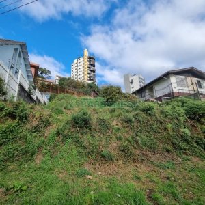 Terreno com 434m², no bairro São Leopoldo em Caxias do Sul para Comprar