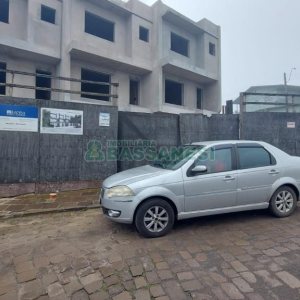Sobrado com 147m², 3 dormitórios, 2 vagas, no bairro Jardim América em Caxias do Sul para Comprar