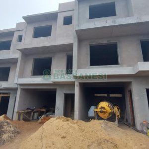 Sobrado com 147m², 3 dormitórios, 2 vagas, no bairro Jardim América em Caxias do Sul para Comprar