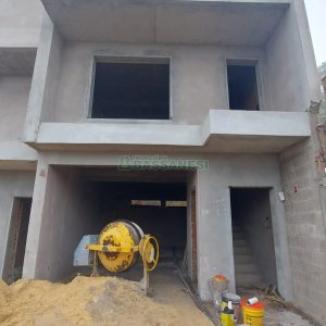 Sobrado com 147m², 3 dormitórios, 2 vagas, no bairro Jardim América em Caxias do Sul para Comprar