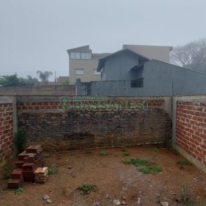 Sobrado com 147m², 3 dormitórios, 2 vagas, no bairro Jardim América em Caxias do Sul para Comprar