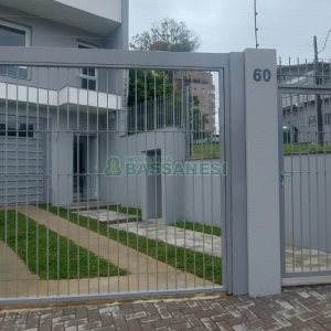 Sobrado com 147m², 3 dormitórios, 2 vagas, no bairro Jardim América em Caxias do Sul para Comprar