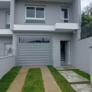 Sobrado com 147m², 3 dormitórios, 2 vagas, no bairro Jardim América em Caxias do Sul para Comprar
