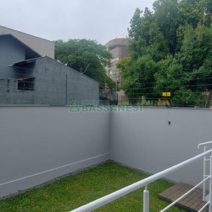 Sobrado com 147m², 3 dormitórios, 2 vagas, no bairro Jardim América em Caxias do Sul para Comprar