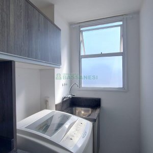 Apto Mobiliado com 54m², 2 dormitórios, 1 vaga, no bairro De Lazzer em Caxias do Sul para Alugar