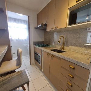 Apto Mobiliado com 60m², 2 dormitórios, 1 vaga, no bairro Lourdes em Caxias do Sul para Alugar