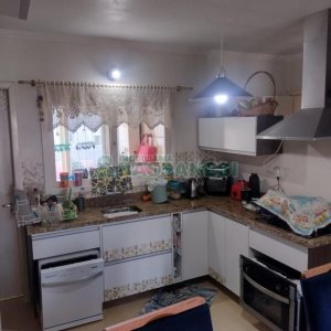 Casa com 242m², 5 dormitórios, 2 vagas, no bairro Charqueadas em Caxias do Sul para Comprar