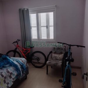 Casa com 242m², 5 dormitórios, 2 vagas, no bairro Charqueadas em Caxias do Sul para Comprar