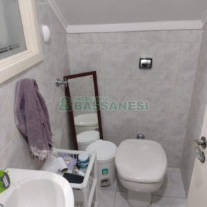 Casa com 242m², 5 dormitórios, 2 vagas, no bairro Charqueadas em Caxias do Sul para Comprar