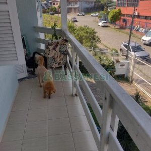 Casa com 242m², 5 dormitórios, 2 vagas, no bairro Charqueadas em Caxias do Sul para Comprar