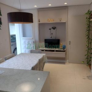 Casa com 154m², 3 dormitórios, 2 vagas, no bairro Cinqüentenário em Caxias do Sul para Comprar