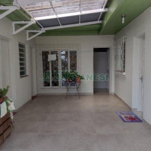 Casa com 154m², 3 dormitórios, 2 vagas, no bairro Cinqüentenário em Caxias do Sul para Comprar