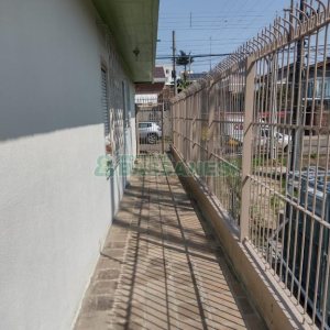 Casa com 154m², 3 dormitórios, 2 vagas, no bairro Cinqüentenário em Caxias do Sul para Comprar