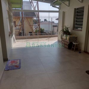 Casa com 154m², 3 dormitórios, 2 vagas, no bairro Cinqüentenário em Caxias do Sul para Comprar