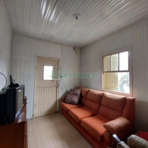 Casa com 141m², 2 dormitórios, 4 vagas, no bairro Marechal Floriano em Caxias do Sul para Comprar