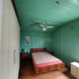 Casa com 141m², 2 dormitórios, 4 vagas, no bairro Marechal Floriano em Caxias do Sul para Comprar