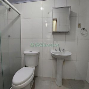 Casa com 141m², 2 dormitórios, 4 vagas, no bairro Marechal Floriano em Caxias do Sul para Comprar