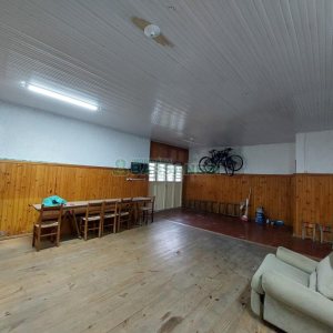 Casa com 141m², 2 dormitórios, 4 vagas, no bairro Marechal Floriano em Caxias do Sul para Comprar