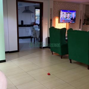 Casa com 265m², 4 dormitórios, 4 vagas, no bairro Vinhedos em Caxias do Sul para Comprar