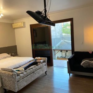 Casa com 265m², 4 dormitórios, 4 vagas, no bairro Vinhedos em Caxias do Sul para Comprar