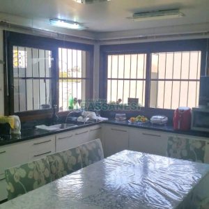 Casa com 265m², 4 dormitórios, 4 vagas, no bairro Vinhedos em Caxias do Sul para Comprar