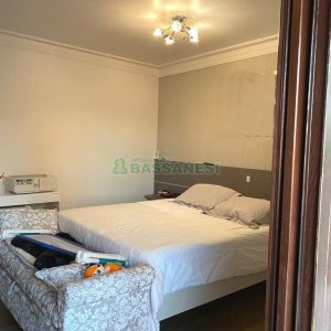 Casa com 265m², 4 dormitórios, 4 vagas, no bairro Vinhedos em Caxias do Sul para Comprar