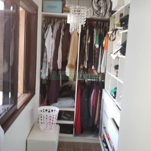 Casa com 265m², 4 dormitórios, 4 vagas, no bairro Vinhedos em Caxias do Sul para Comprar