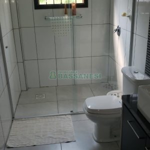 Casa com 265m², 4 dormitórios, 4 vagas, no bairro Vinhedos em Caxias do Sul para Comprar