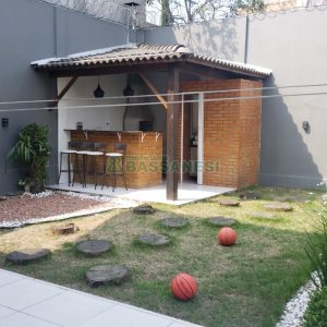 Casa com 265m², 4 dormitórios, 4 vagas, no bairro Vinhedos em Caxias do Sul para Comprar