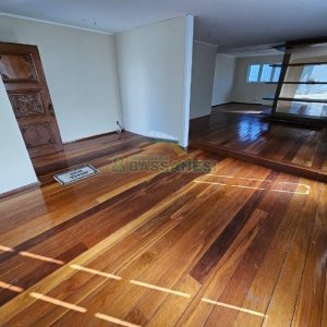 Casa Comercial com 350m², 3 vagas, no bairro Panazzolo em Caxias do Sul para Alugar