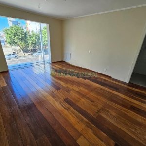 Casa Comercial com 350m², 3 vagas, no bairro Panazzolo em Caxias do Sul para Alugar