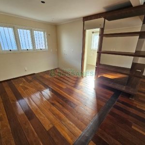 Casa Comercial com 350m², 3 vagas, no bairro Panazzolo em Caxias do Sul para Alugar