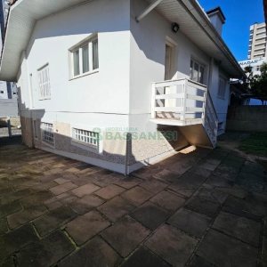 Casa Comercial com 350m², 3 vagas, no bairro Panazzolo em Caxias do Sul para Alugar