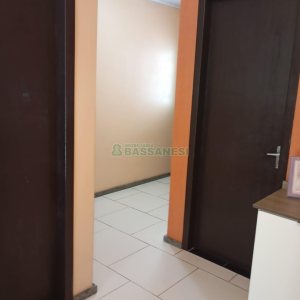 Casa com 288m², 3 dormitórios, 5 vagas, no bairro Charqueadas em Caxias do Sul para Comprar
