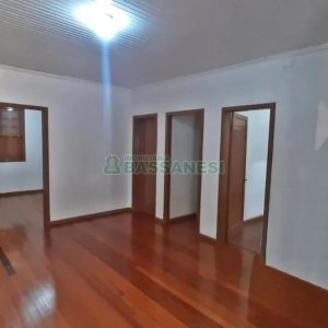 Casa Comercial com 70m², 3 dormitórios, no bairro São Leopoldo em Caxias do Sul para Alugar