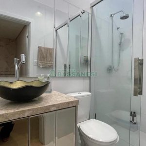 Sobrado com 139m², 3 dormitórios, 2 vagas, no bairro São Victor COHAB em Caxias do Sul para Comprar