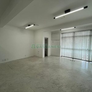 Sala com 45m², no bairro Centro em Caxias do Sul para Comprar
