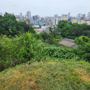 Terreno com 592m², no bairro Jardim América em Caxias do Sul para Comprar