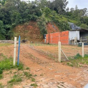 Terreno com 942m², no bairro Nossa Senhora de Fátima em Caxias do Sul para Comprar