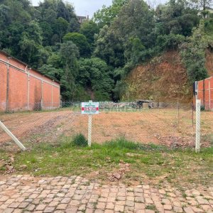 Terreno com 942m², no bairro Nossa Senhora de Fátima em Caxias do Sul para Comprar