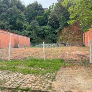 Terreno com 942m², no bairro Nossa Senhora de Fátima em Caxias do Sul para Comprar